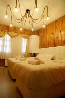 Standart Üç Kişilik Oda, Bahçe Manzaralı