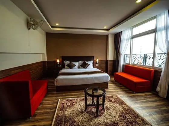 Premium Tek Büyük Yataklı Oda