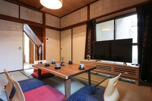 Ev (Private Vacation)