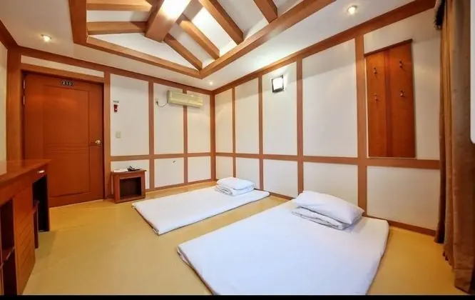 Ondol Room