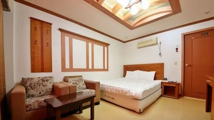 Standard Tek Büyük Yataklı Oda