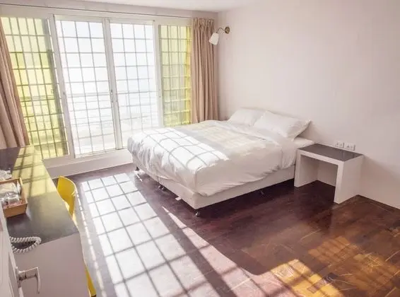 Deluxe Tek Büyük Yataklı Oda (502)