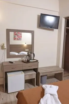 Tek Büyük Yataklı Oda, Kısmi Deniz Manzaralı