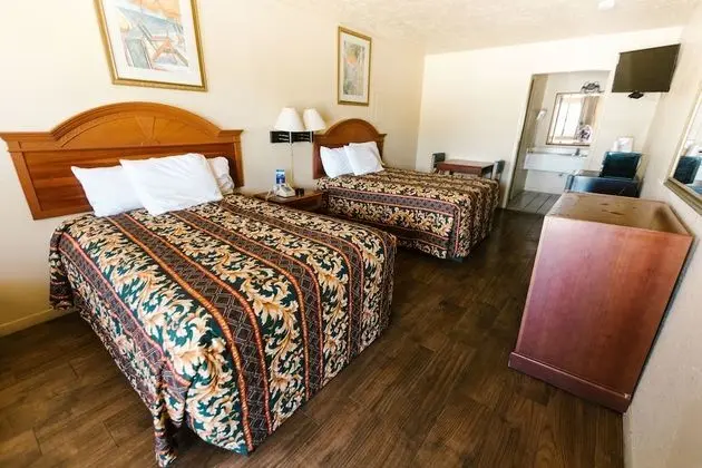 2 Double Beds, Smoking