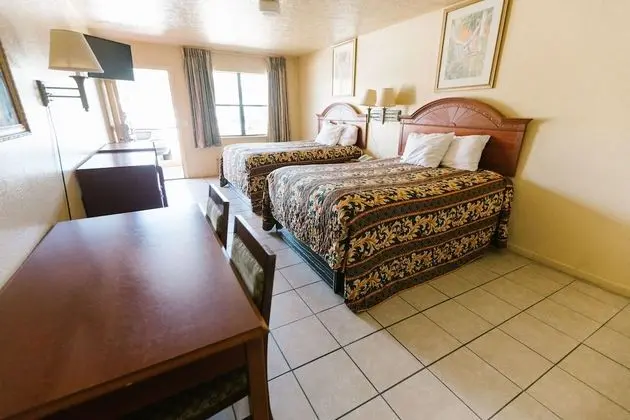 2 Double Beds, Smoking