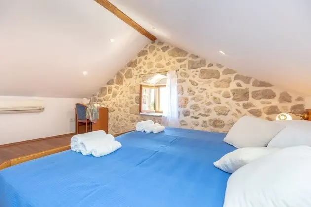 Traditional Ev (2 Bedrooms)