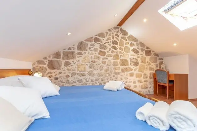 Traditional Ev (2 Bedrooms)