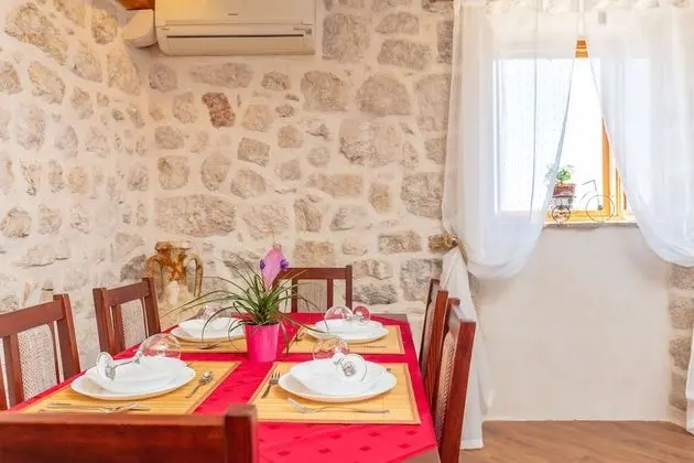 Traditional Ev (2 Bedrooms)