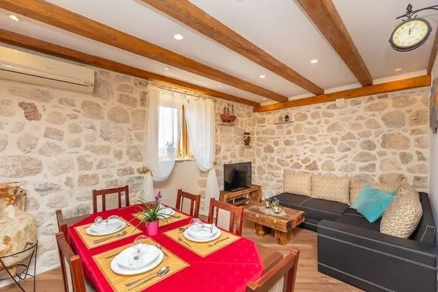 Traditional Ev (2 Bedrooms)