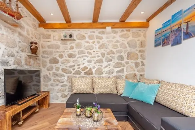 Traditional Ev (2 Bedrooms)