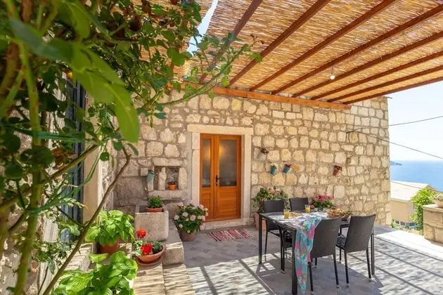 Traditional Ev (2 Bedrooms)