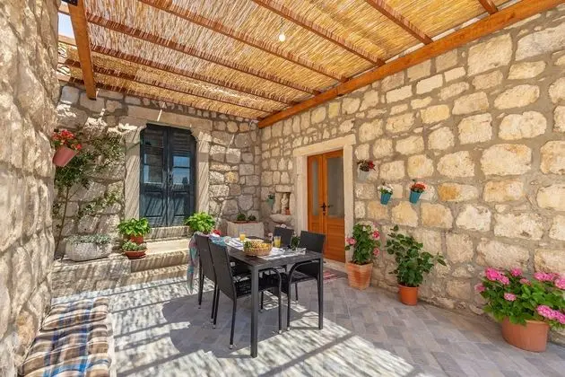 Traditional Ev (2 Bedrooms)