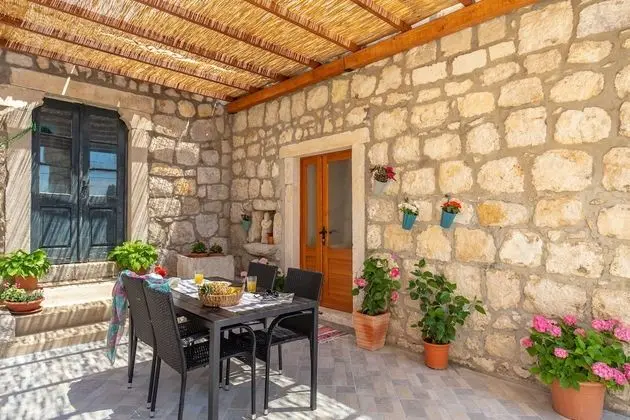 Traditional Ev (2 Bedrooms)