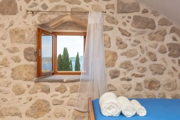 Traditional Ev (2 Bedrooms)