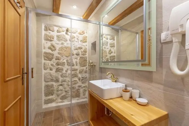 Traditional Ev (2 Bedrooms)