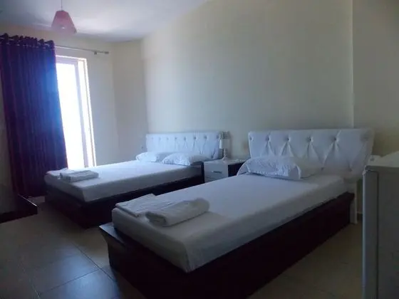 Üç Kişilik Oda, Deniz Manzaralı