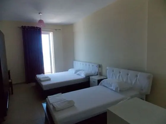 Üç Kişilik Oda, Deniz Manzaralı