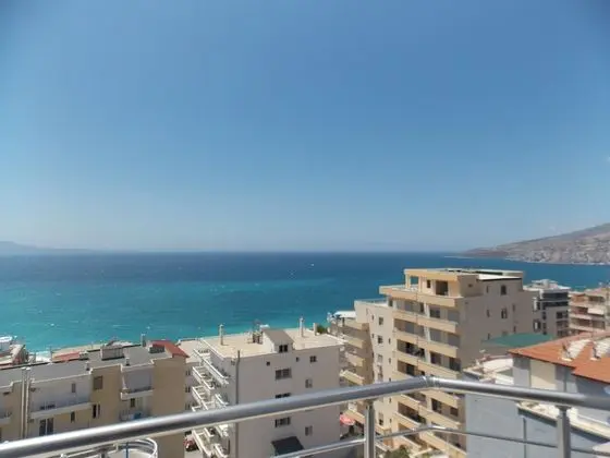 Üç Kişilik Oda, Deniz Manzaralı