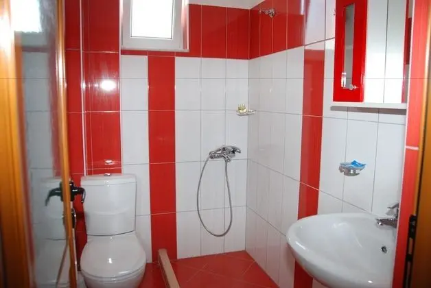 Üç Kişilik Oda, Deniz Manzaralı