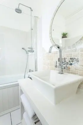 Deluxe Tek Büyük Yataklı Oda, Banyolu/Duşlu (Room 1)