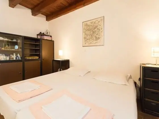 Ev (Three Bedroom Holiday House with Terr)