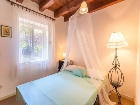 Ev (Three Bedroom Holiday House with Terr)