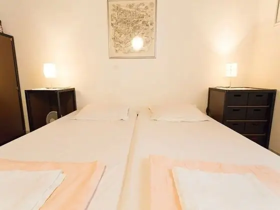 Ev (Three Bedroom Holiday House with Terr)