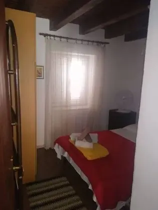 Ev (Three Bedroom Holiday House with Terr)