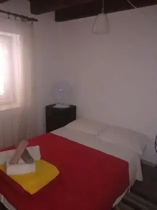 Ev (Three Bedroom Holiday House with Terr)