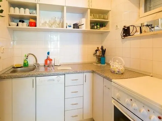 Ev (Three Bedroom Holiday House with Terr)