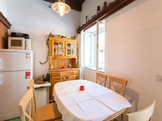 Ev (Three Bedroom Holiday House with Terr)