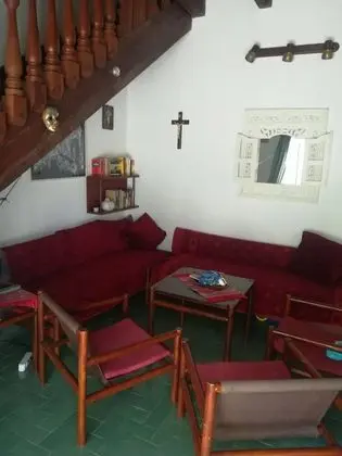 Ev (Three Bedroom Holiday House with Terr)