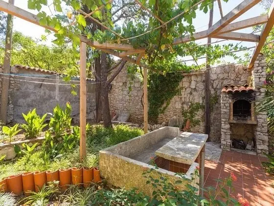 Ev (Three Bedroom Holiday House with Terr)