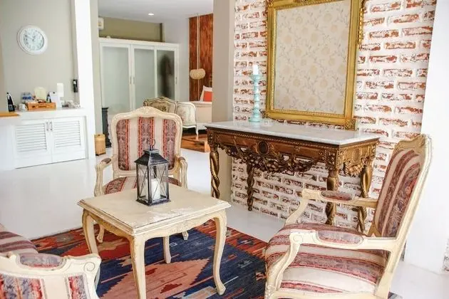 Deluxe Suite Pool Access