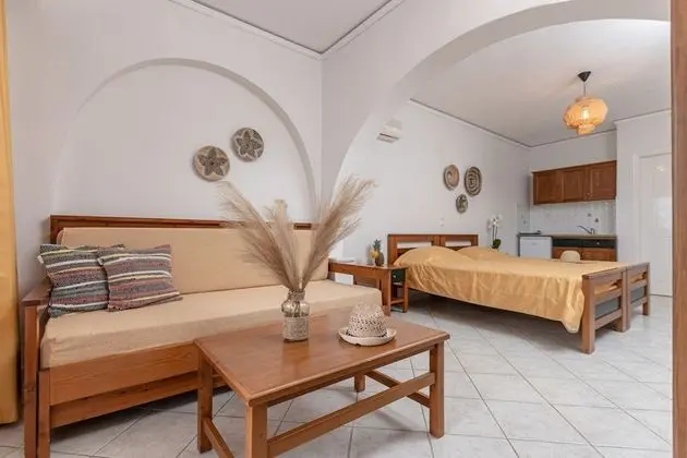 Studio for 3 people