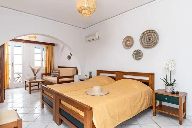 Studio for 3 people