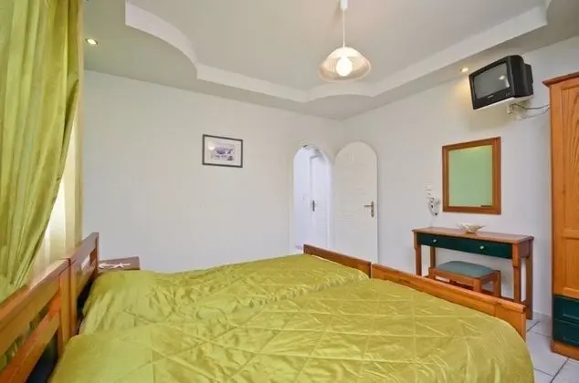 Studio for 3 people