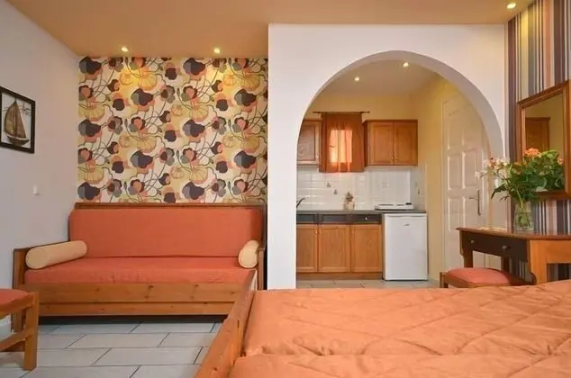Studio for 3 people