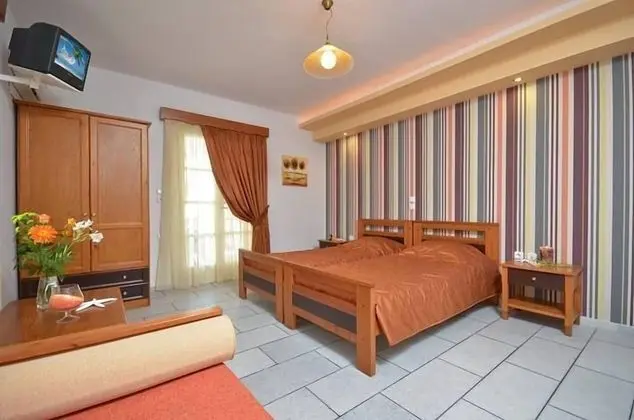 Studio for 3 people