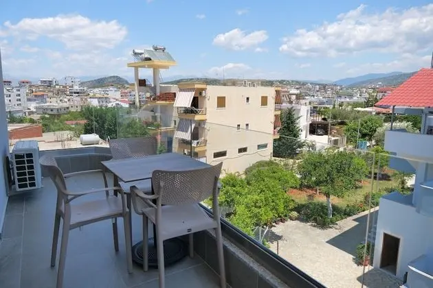 Üç Kişilik Oda, Balkon