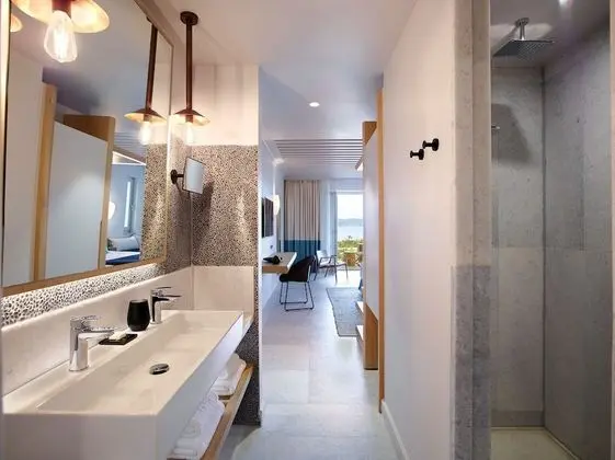 Sun Suite, Sea View