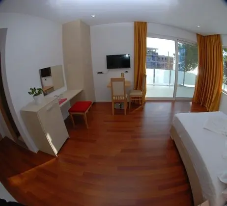 Dört Kişilik Oda, Balkon, Deniz Manzaralı