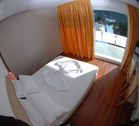 Tek Büyük Yataklı Oda, Balkon, Deniz Manzaralı