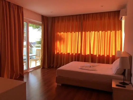 Tek Büyük Yataklı Oda, Balkon, Deniz Manzaralı