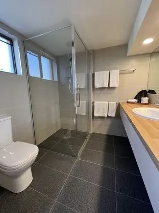 Standard Oda, 1 Büyük (Queen) Boy Yatak, Küçük Mutfak
