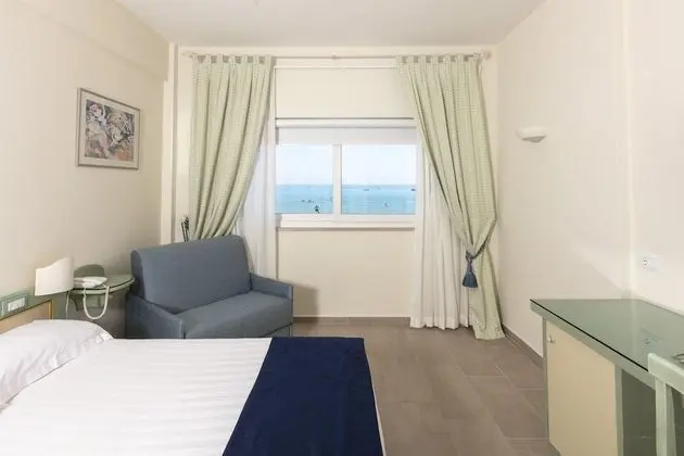 Superior Tek Büyük veya İki Ayrı Yataklı Oda, Kısmi Deniz Manzaralı