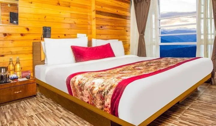 Deluxe Kanchenjunga View Room with Balcony