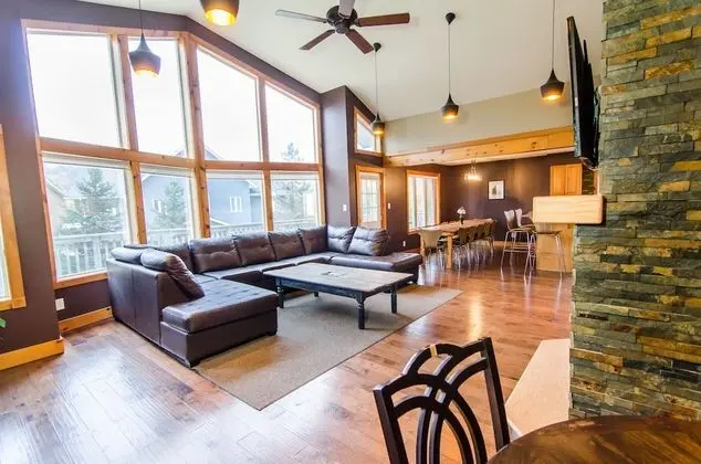 Kır Evi, Birden Çok Yatak Odası, Mutfak (Linen & Towels Not Included)
