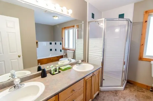 Kır Evi, Birden Çok Yatak Odası, Mutfak (Linen & Towels Not Included)