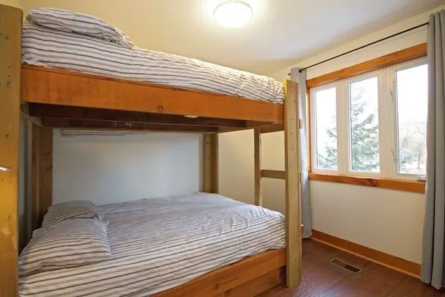 Kır Evi, Birden Çok Yatak Odası, Sıcak Su Havuzu (Linen & Towels Not Included)